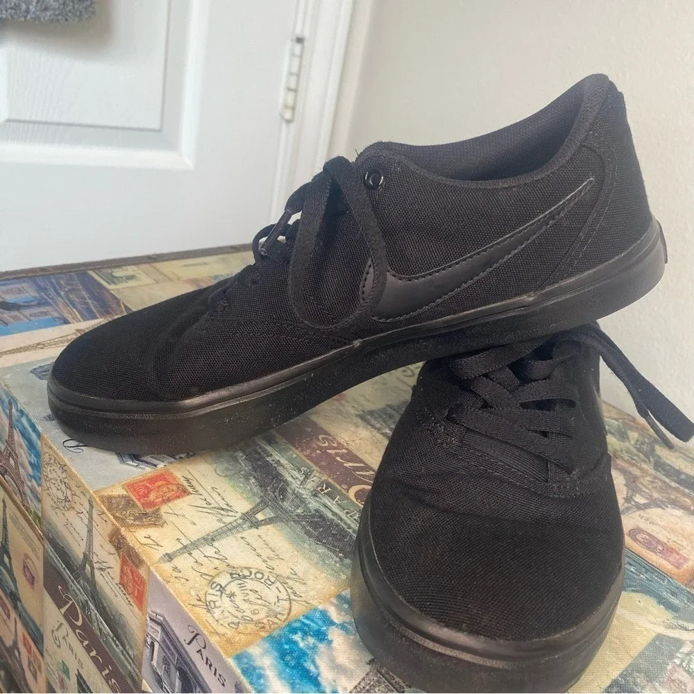 Nike Canvas Skateboarding Shoes All Black Sneakers Athletic Comfort Casual‎